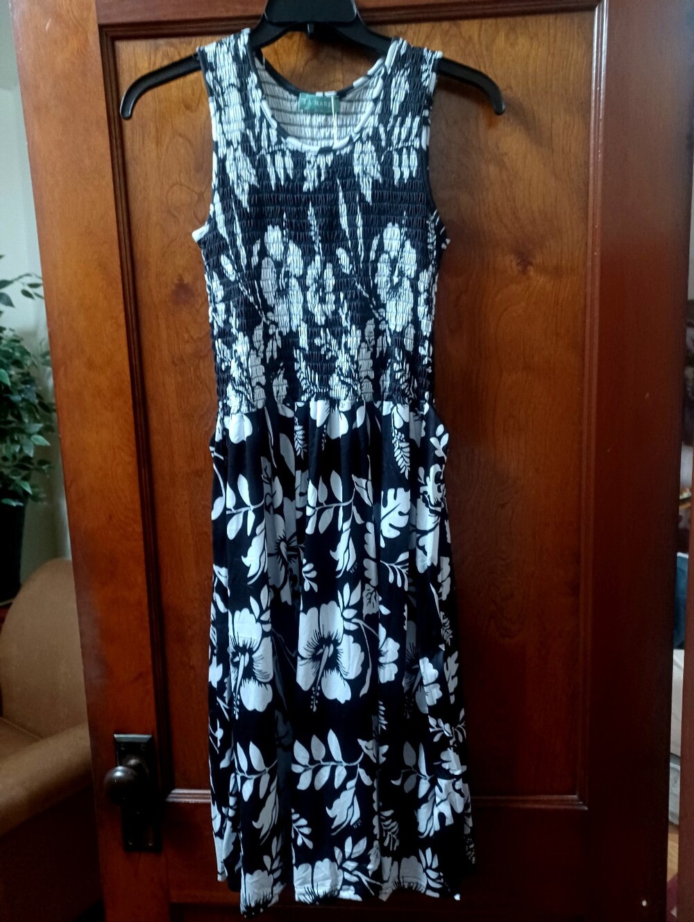 BLACK & WHITE FLORAL SMOCKED MIDI DRESS-(NWT)